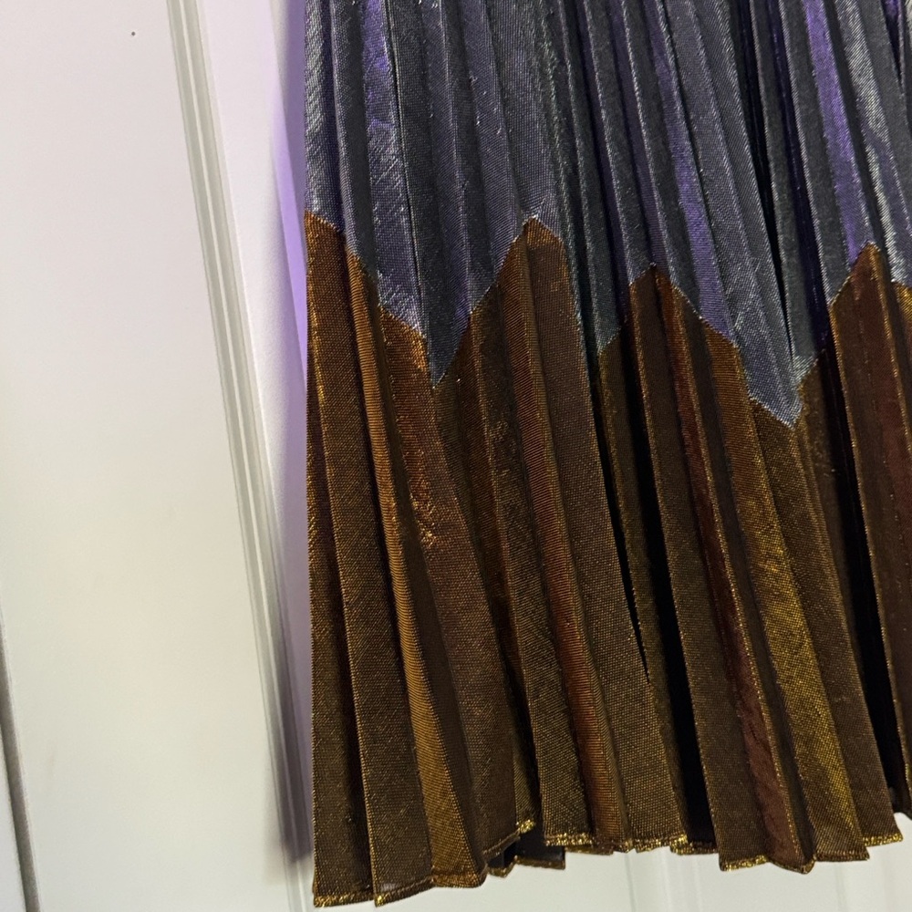HD in Paris Gray and Gold A-Line Skirt - Picture 7 of 11
